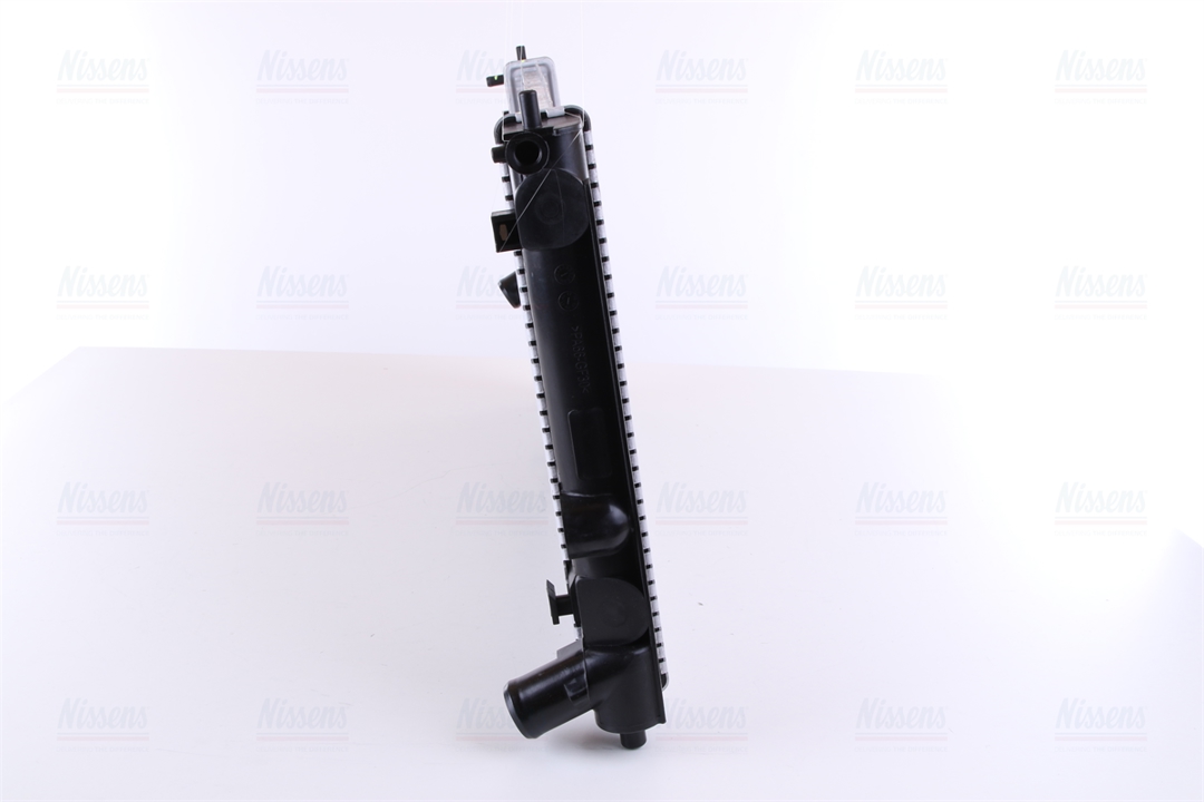 Engine cooling radiator Nissens 64822
