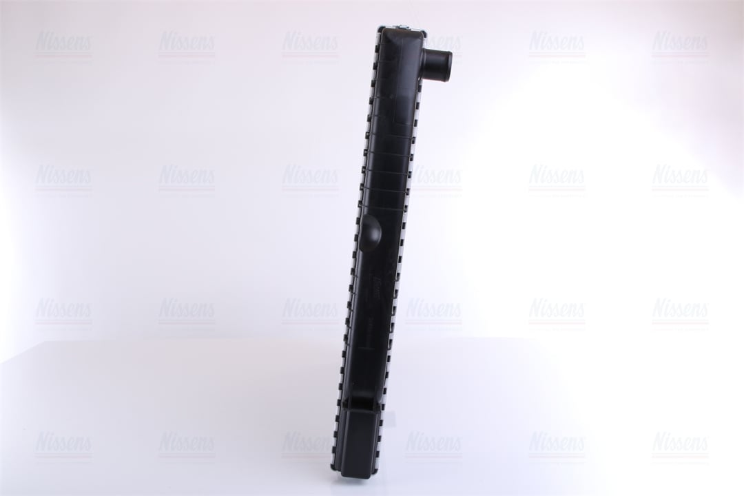 Engine cooling radiator Nissens 65531A