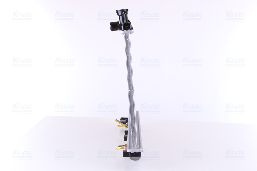 Engine cooling radiator Nissens 67023