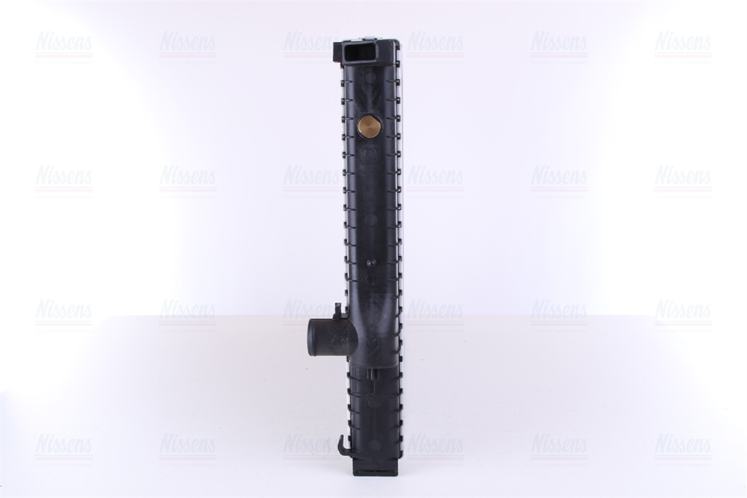 Engine cooling radiator Nissens 60747A