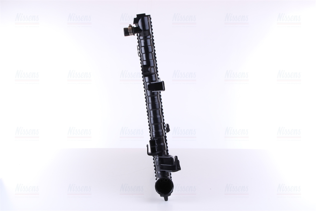 Engine cooling radiator Nissens 61875A