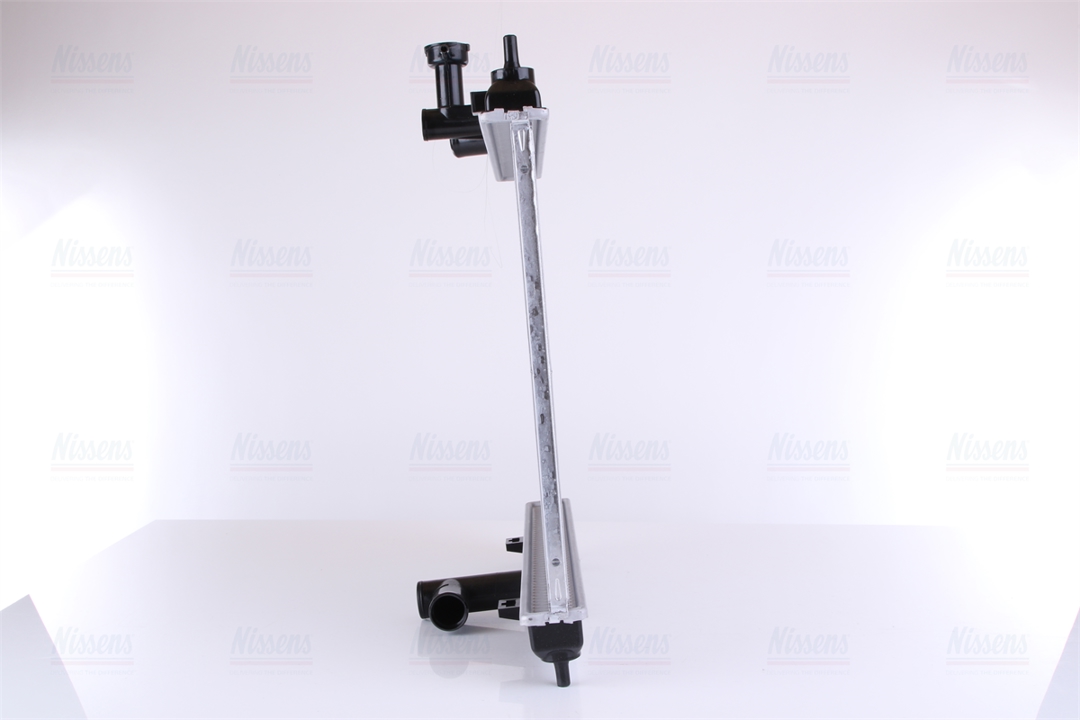 Engine cooling radiator Nissens 67512