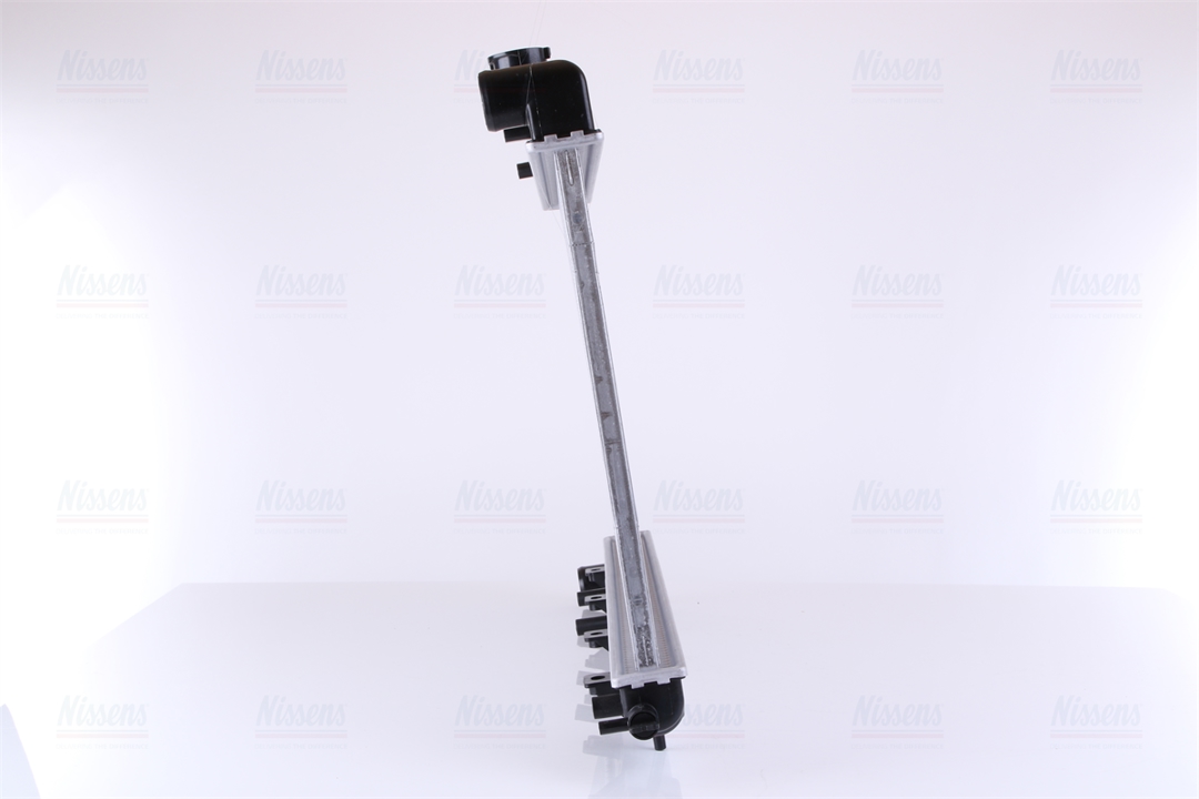 Engine cooling radiator Nissens 67704A