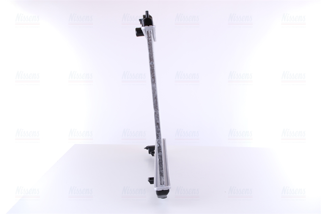 Engine cooling radiator Nissens 68704