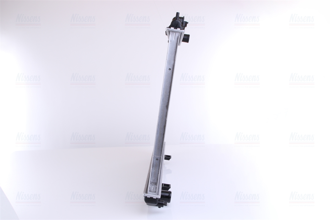 Engine cooling radiator Nissens 68703A