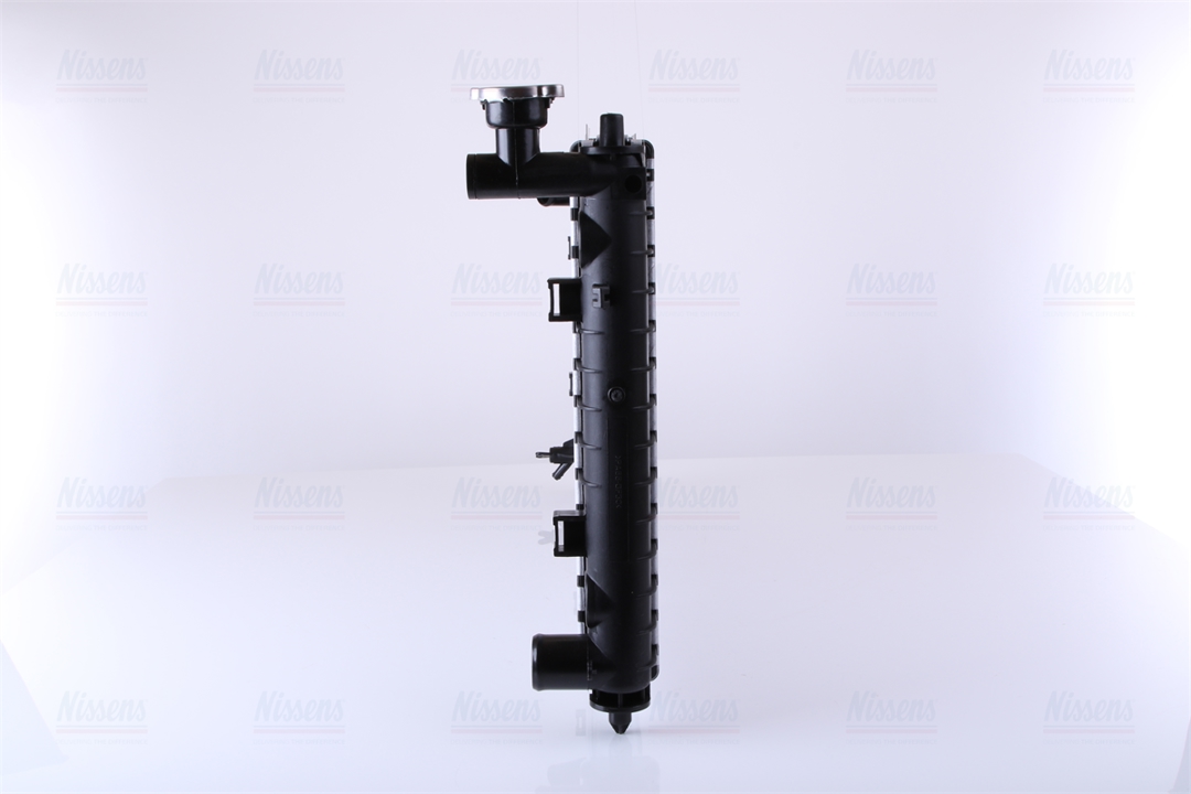 Engine cooling radiator Nissens 62392A