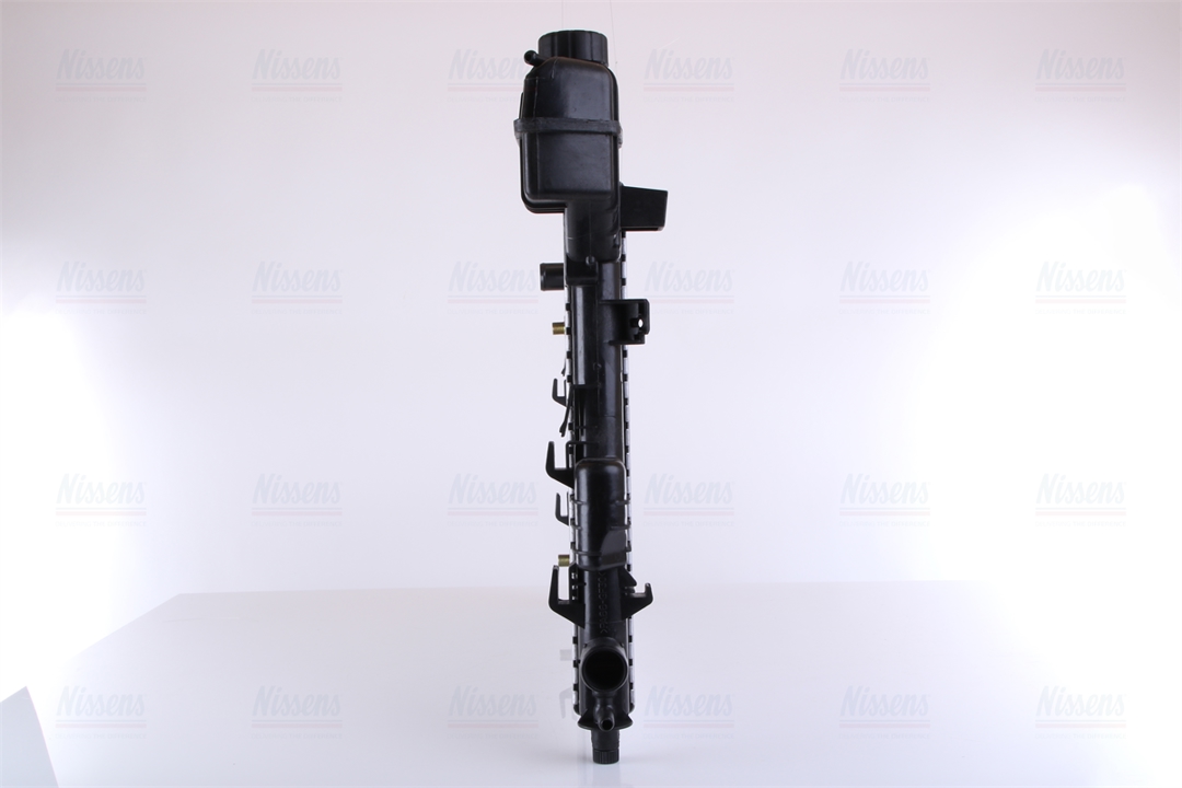 Engine cooling radiator Nissens 62661A