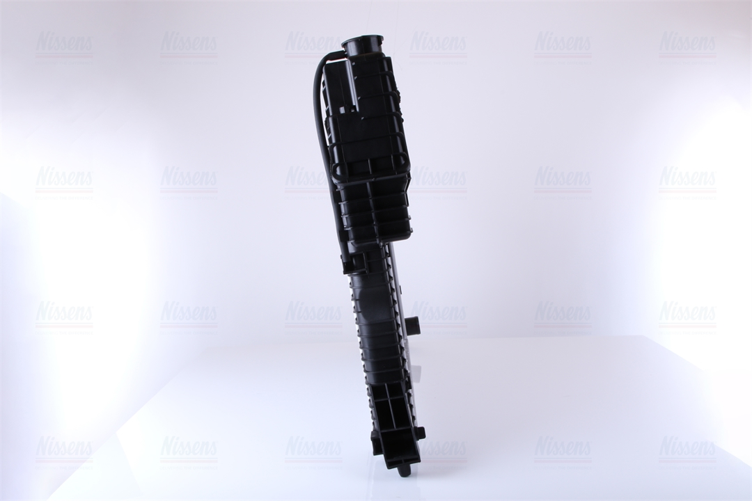 Engine cooling radiator Nissens 62685A