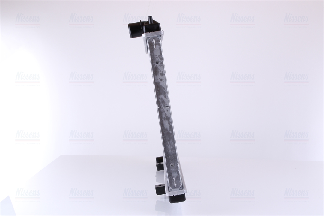 Engine cooling radiator Nissens 62923A