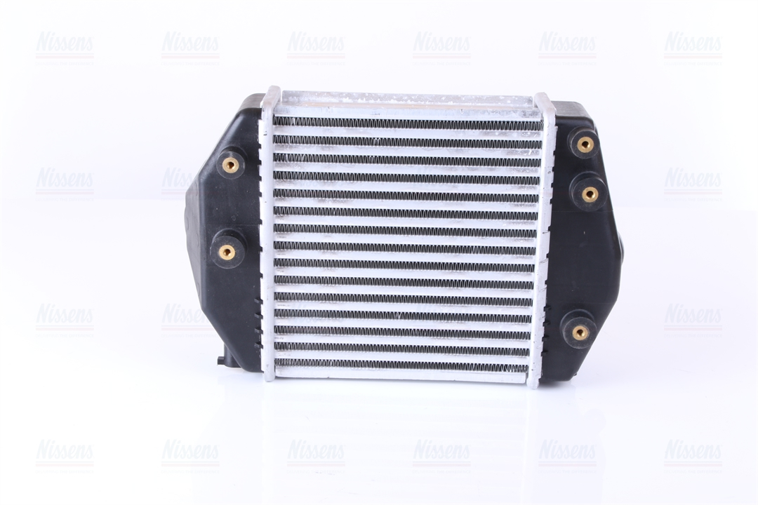 Intercooler, charger Nissens 96570