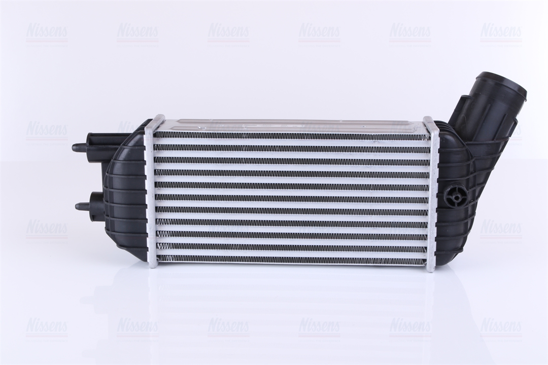Intercooler, charger Nissens 96573