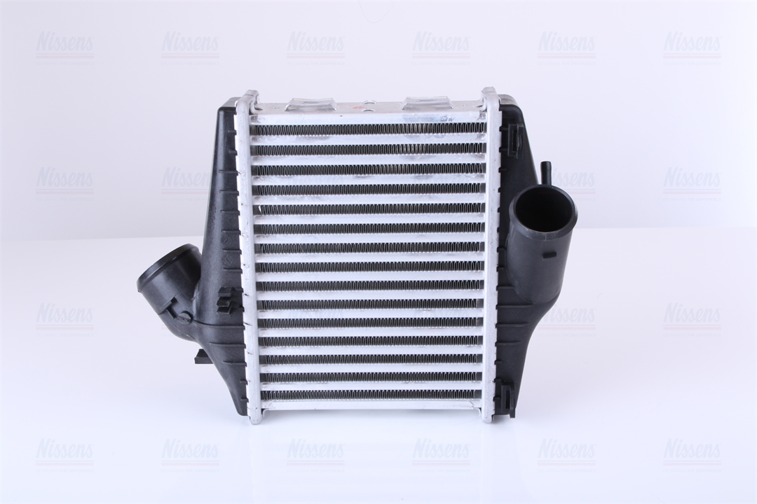 Intercooler, charger Nissens 96579