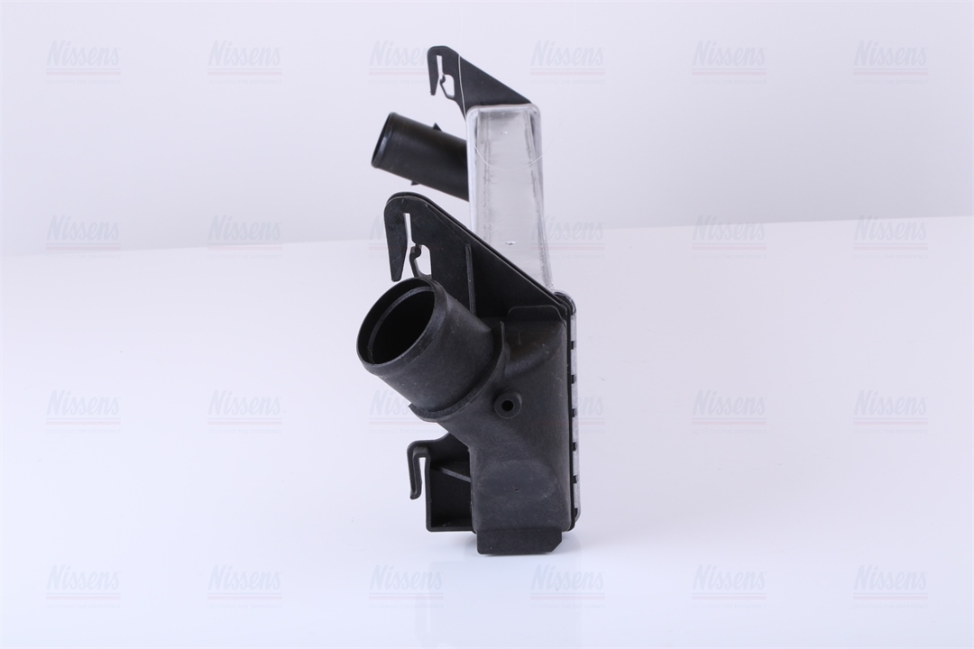 Intercooler, charger Nissens 96585