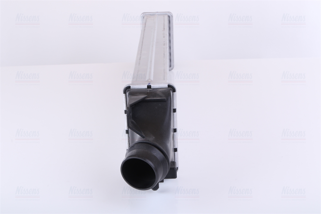 Intercooler, charger Nissens 96588