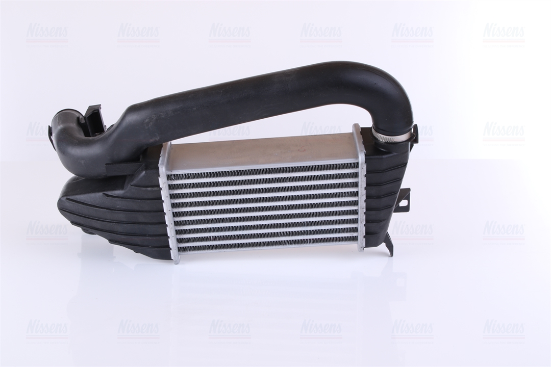 Intercooler, charger Nissens 96592