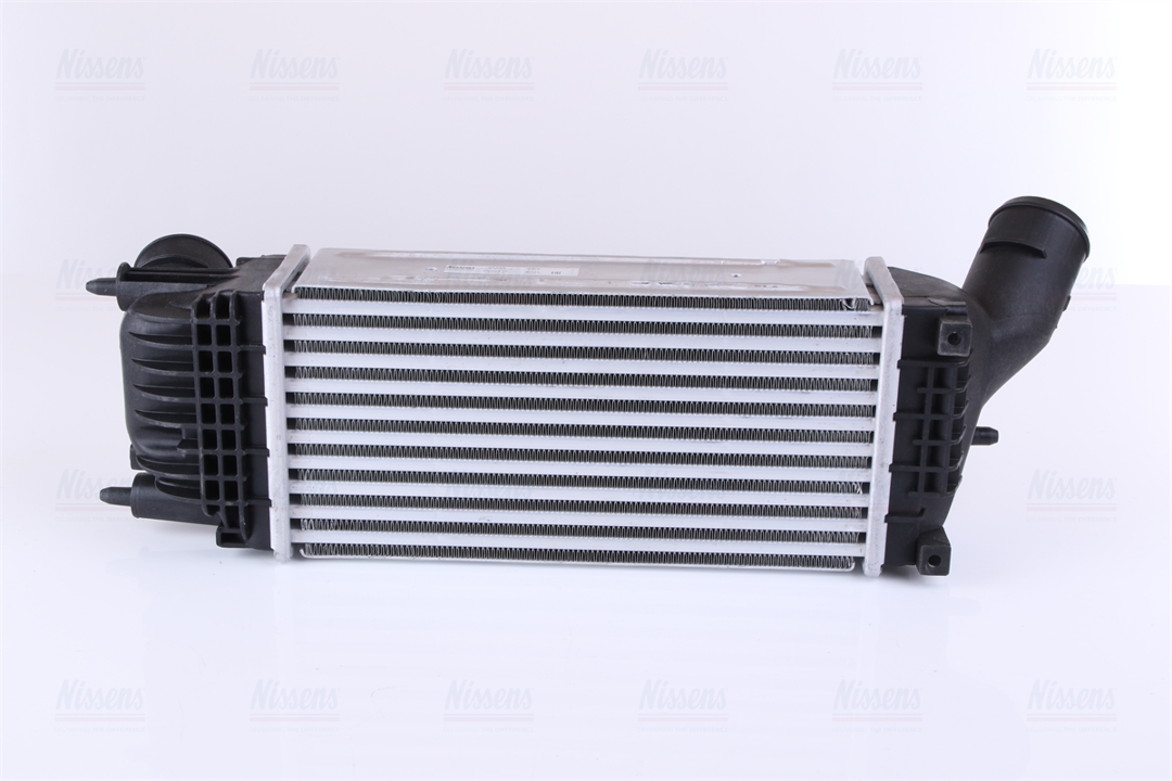 Intercooler, charger Nissens 96599