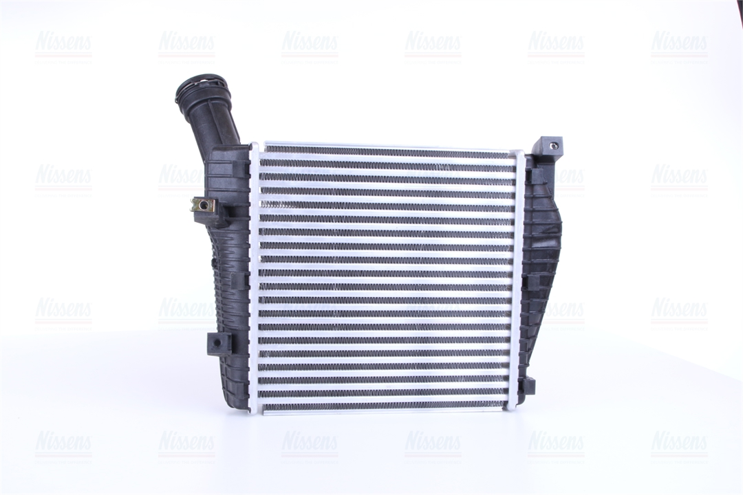 Intercooler, charger Nissens 96611