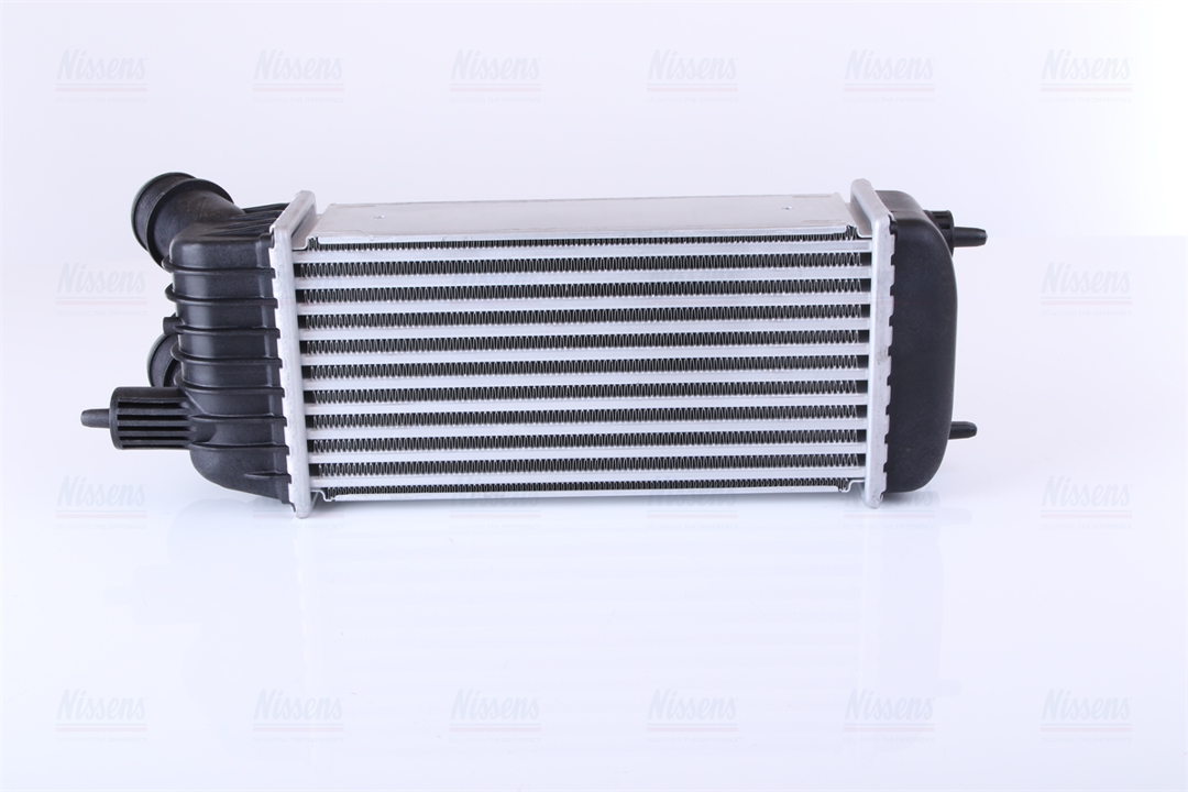 Intercooler, charger Nissens 96613