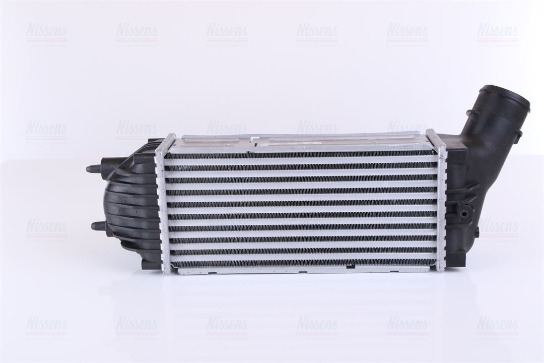 Intercooler, charger Nissens 96720