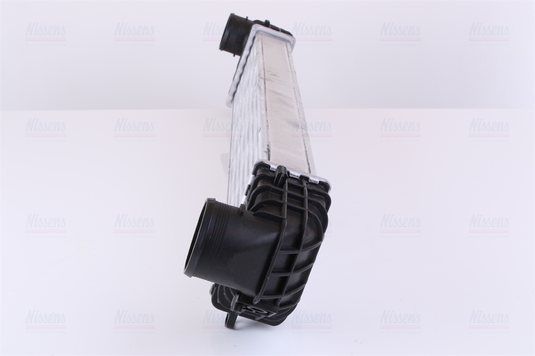 Intercooler, charger Nissens 96722