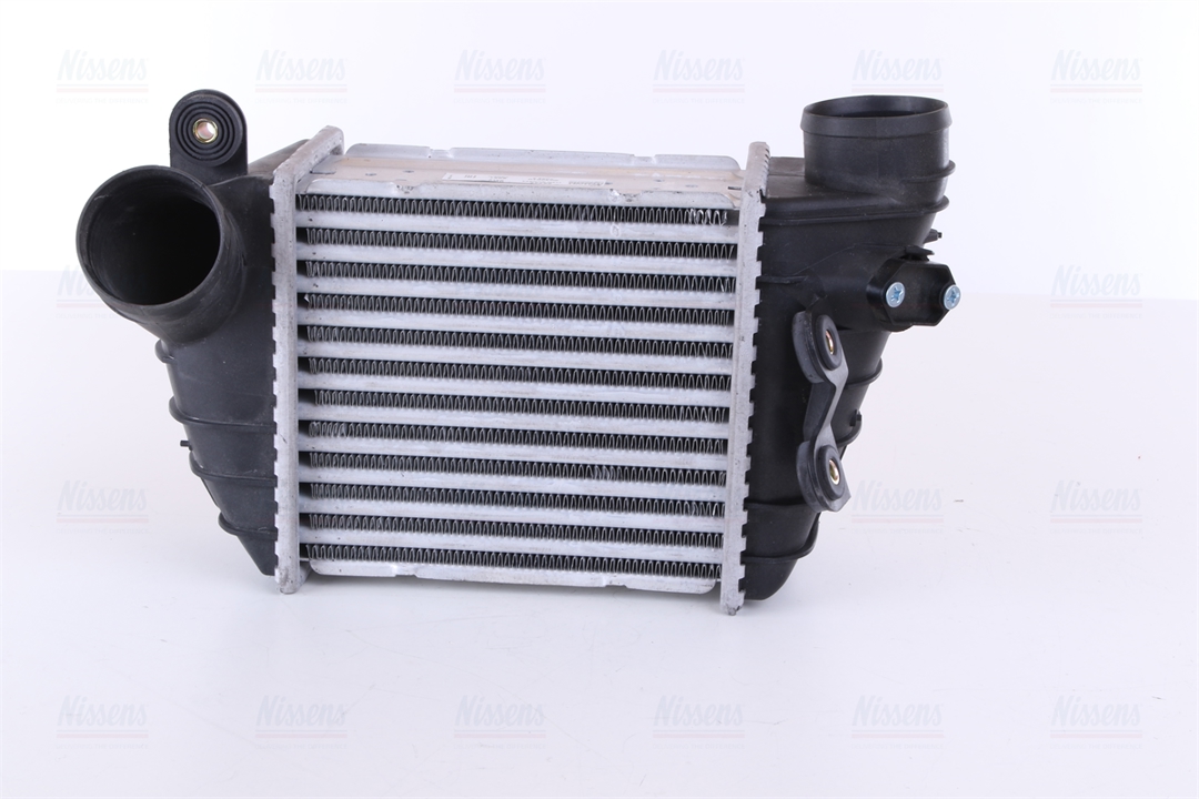 Intercooler, charger Nissens 96747