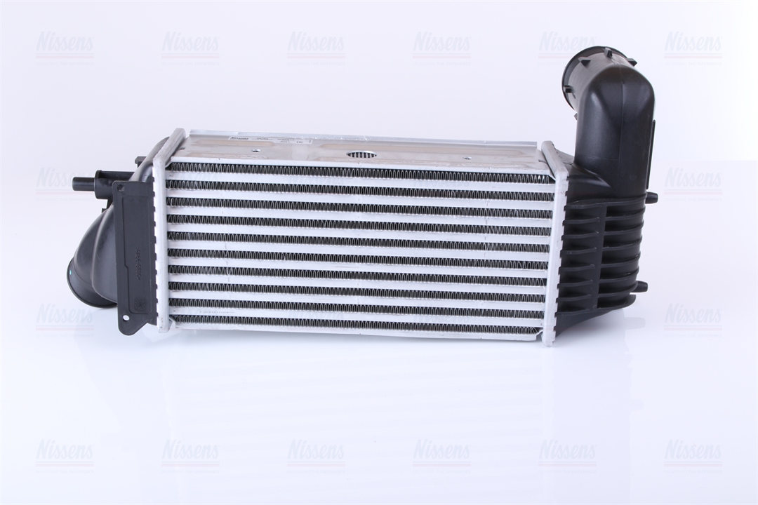 Intercooler, charger Nissens 96765
