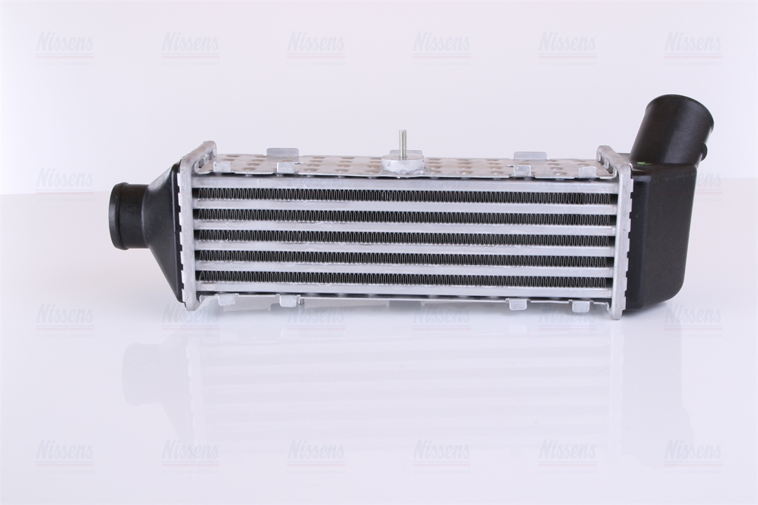 Intercooler, charger Nissens 96769