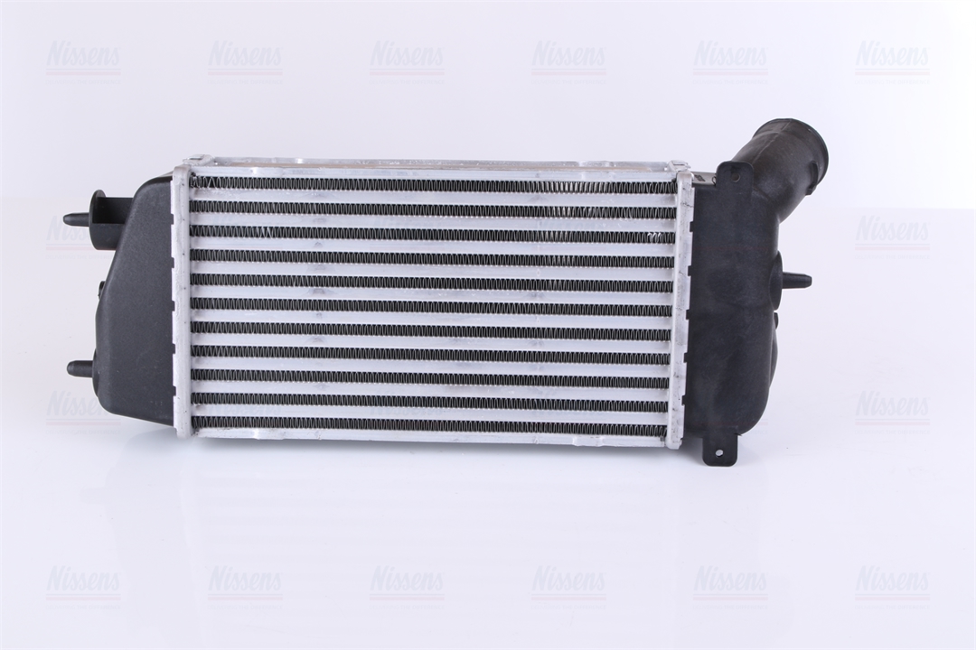 Intercooler, charger Nissens 96774