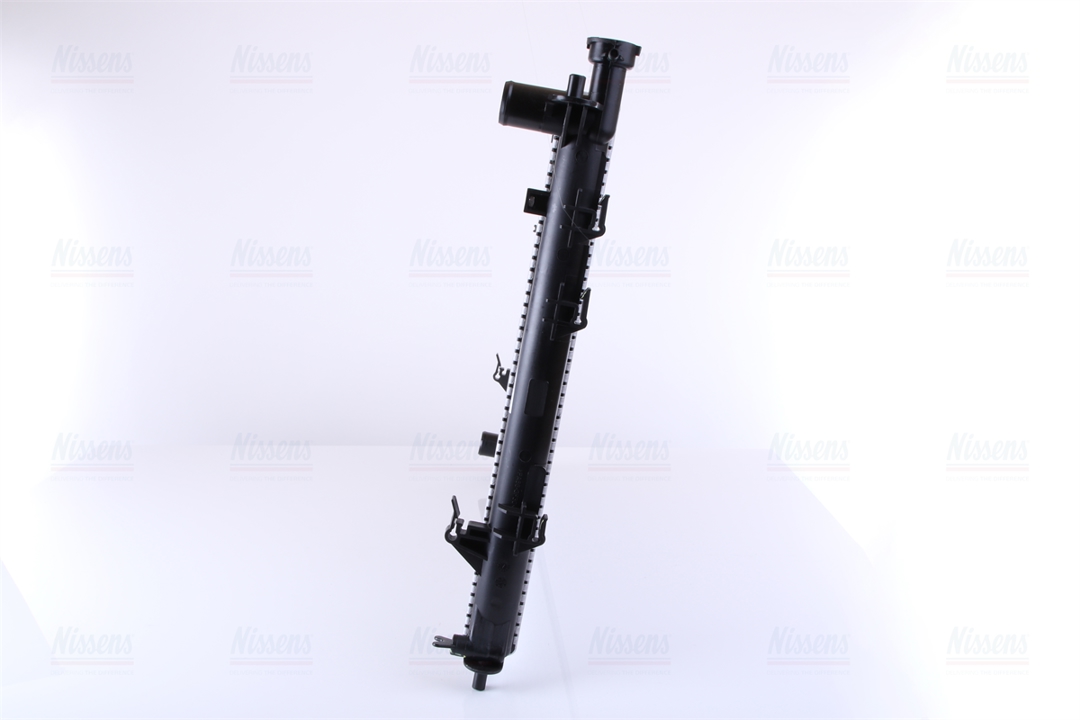 Engine cooling radiator Nissens 675018