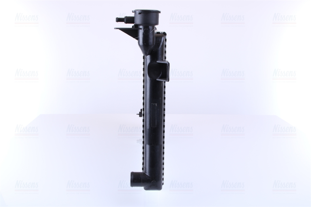 Engine cooling radiator Nissens 623556
