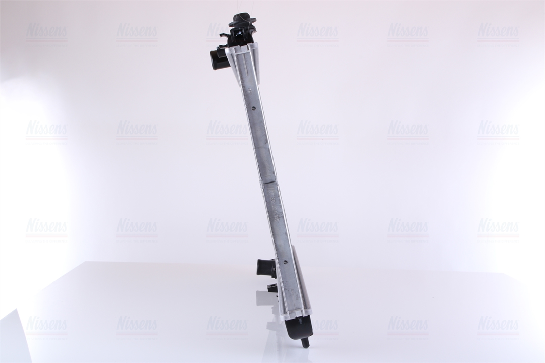 Engine cooling radiator Nissens 675017