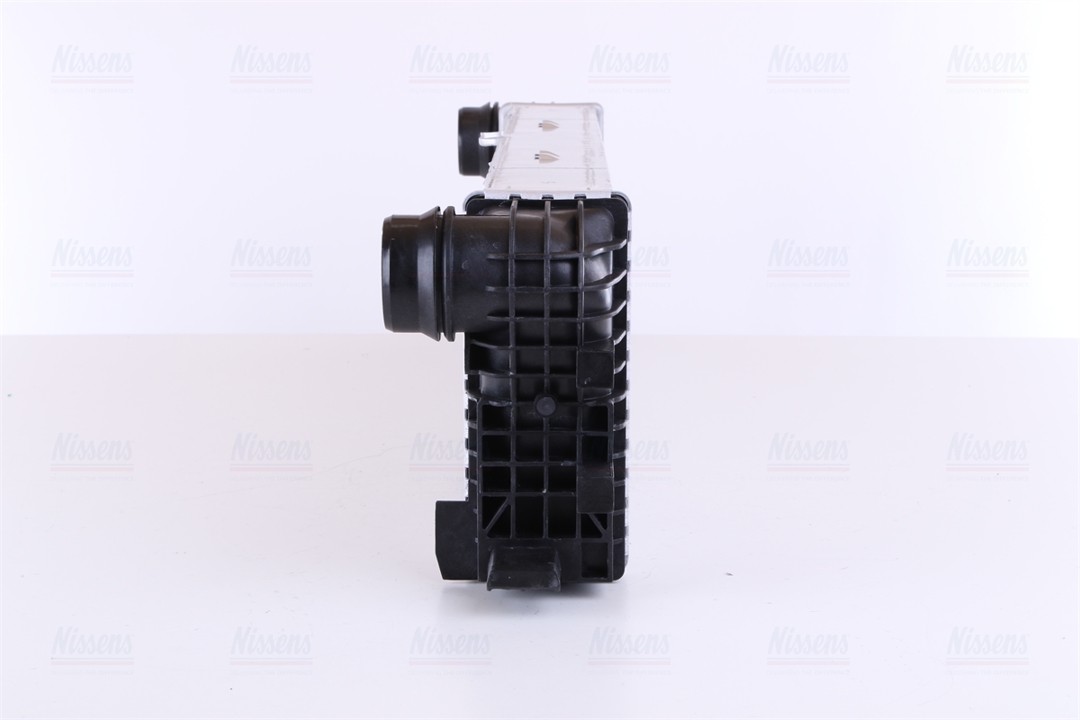 Intercooler, charger Nissens 96017