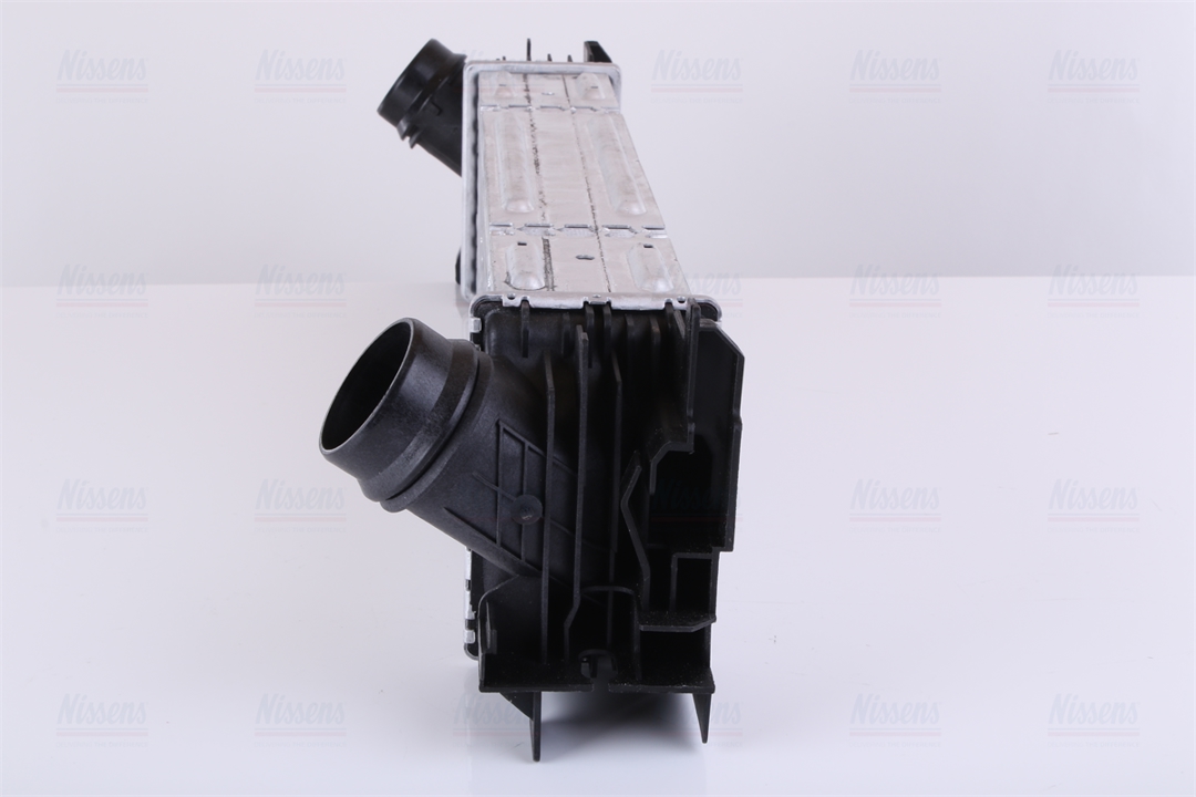 Intercooler, charger Nissens 961596