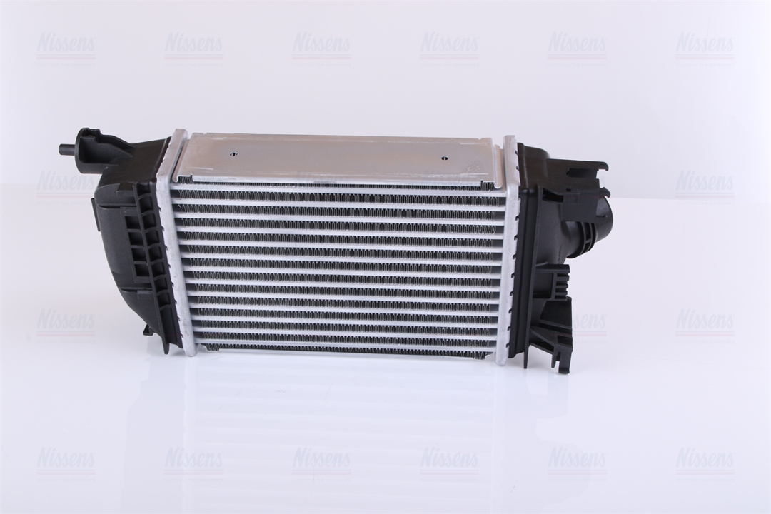 Intercooler, charger Nissens 961583