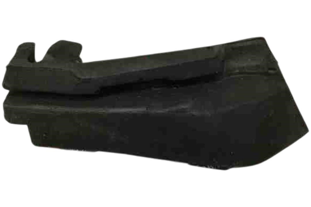 LR065699 Land Rover Wing seal